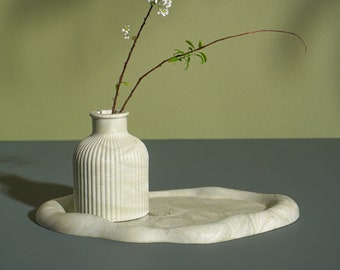 Ensemble vase à fleurs en marbre et plateau décoratif | Décoration de couleur neutre | Cadeau pour elle | Plateau de décoration intérieure esthétique