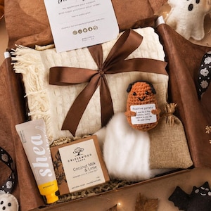 Gemütlicher Geschenkkorb für Frauen Herbstgeschenke für Homebody Senden Umarmungen Box Hygge Geschenkideen für Freundin Geschenk für Energie Heiler Self Care Paket