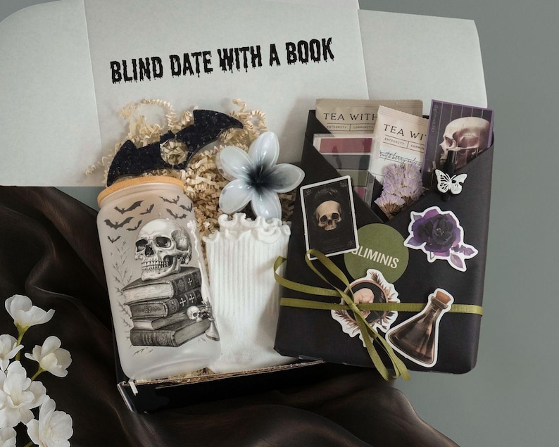 Dark Romance Blind Date with a Book Gift Box Dark Academia Bookish Gift Set for Fantasy Thriller Mystery Horror Lovers Halloween Reader Gift
Blind Date with a Book Horror Thriller Mystery Fantasy Book Box Dark Academia Themed Reading Gift for Women Halloween Book Lover Present