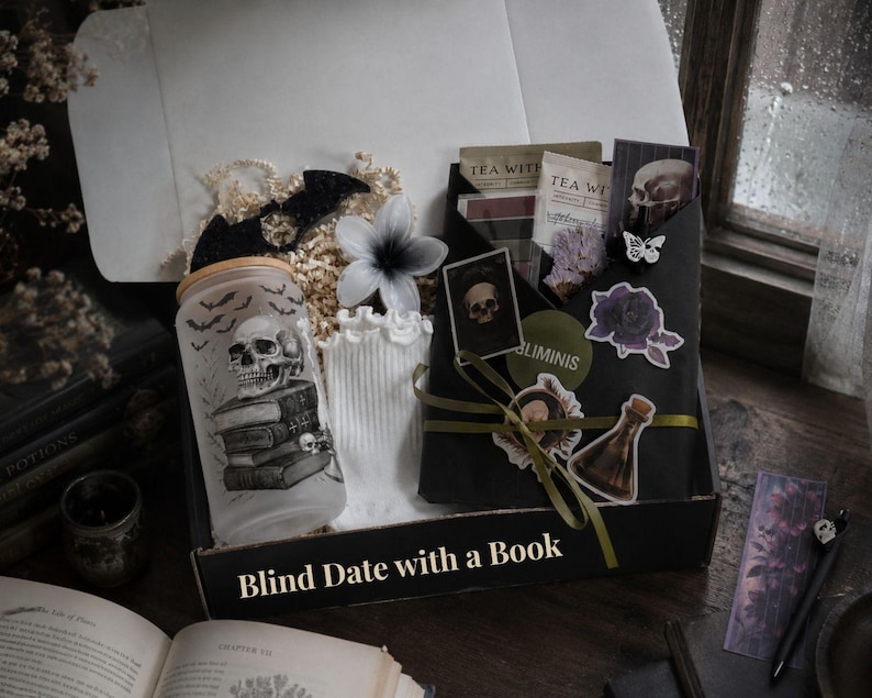 dark academia bookish box blind date with a book gift fantasy gifts for women book lover birthday gift Halloween box set romantasy reader gift book girl aesthetic mystery book gift surprise reading box gothic academia gift literary lover present cozy reading night gift moody bookworm gift fantasy romance book fan gift unique gift for readers