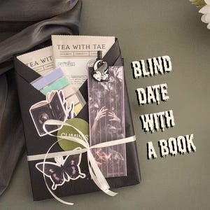 Halloween Blind Date with a Book Box Mystery Thriller Gift for Book Lover Spooky Fiction Surprise for Readers Halloween Reading Nook Gift for Her or Him

Spooky Blind Date Book Box Halloween Gift for Readers Mystery Thriller Novel Surprise Halloween Bookish Gift for Women Men Teens Cozy Reading Gift