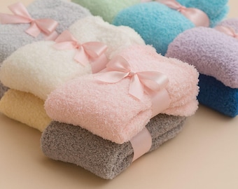 Calcetines acogedores, calcetines esponjosos navideños para ella, calcetines de peluche, caja de propuesta de dama de honor, regalo de confort, paquete de cuidado, obsequios de fiesta