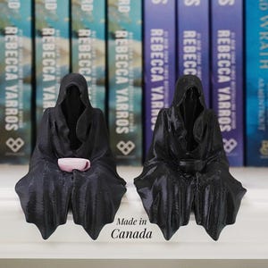 ACOTAR Suriel Shelf Sitter 3D Printed Suriel Figurine with Tea Cup Suriel Grim Reaper Sitting On A Shelf ACOTAR Gifts Velaris Ghost Fantasy