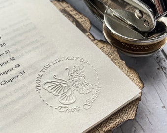 Aangepaste boek embosser, bruiloft embosser, aangepaste embosser, initialen embossing stempel, uit de bibliotheek van boek embosser, behoort tot Ex Libris