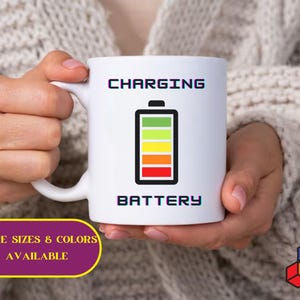 Fun mug with unique design of a battery with the phrase &quot;Chargin Battery&quot;, great gift for coffee lovers, recipiente for cocoa and tea