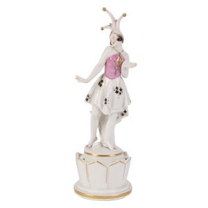 Porcelain figure &quot;Columbina&quot;, Aelteste Volkstedter Porzellanmanufaktur, Germany, 1909 - 1936