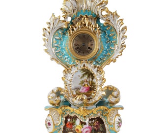 Pendule de cheminée en porcelaine sur socle, Guyerdet J. Paris, Jacob Petit, France, Fontainebleau, 1830