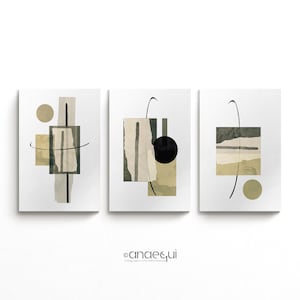 Peut inclure: Ensemble de trois impressions d'art abstrait. Chaque impression présente des formes géométriques dans des tons neutres de beige, vert olive et noir, avec des lignes courbes et des cercles. Les impressions sont sur fond blanc.