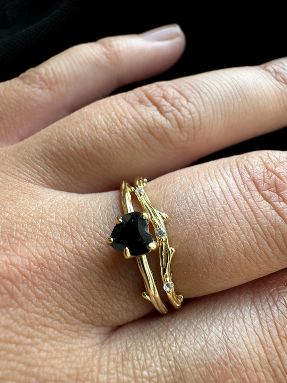 Black Onyx Ring Set Gold | Heart Onyx Twig Band | Stackable Ring Set | Tarot Card Gift Included | Dark Gift for Her