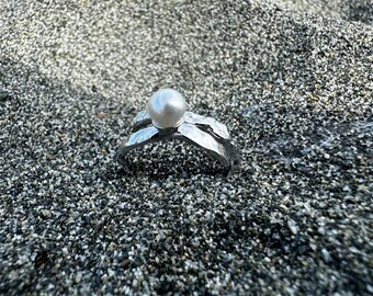 Pearl Ring Sterling Silver | Molten Band Freshwater Pearl | Rhodium Plated S925 | Tarot Card Gift Included | Gift for Her