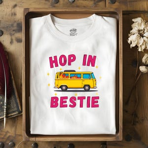 Kampf Bus Hop In Bestie PNG | Psychische Gesundheit Png | Lustige Angst Png | Viral Girly Png | Niedliches Shirt Design | Trendiges PNG | Beliebte PNG-Datei