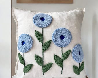 Handgefertigter Blue Floral Punch Needle Kissenbezug – 17×17″ Leinen mit individueller Option