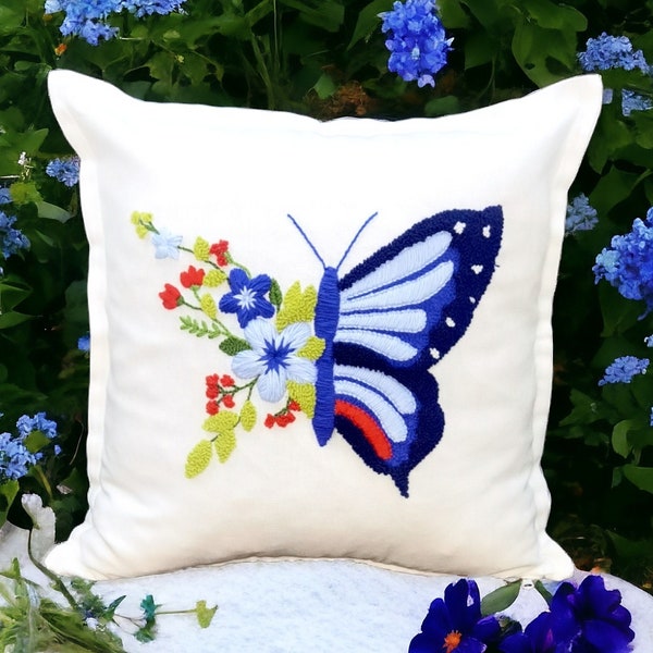 Charmant coussin papillon bleu, coussin perforé, taie d'oreiller, coussin brodé, cadeau pour elle, cadeau pour maman, cadeau fête des mères