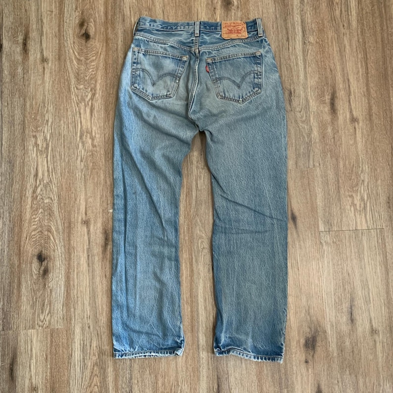 Jeans vintage Levi's 501 Buttonfly a gamba dritta, anni 2000 - taglia 32x32 immagine 4