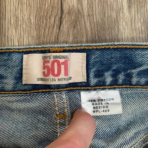 Jeans vintage Levi's 501 Buttonfly a gamba dritta, anni 2000 - taglia 32x32 immagine 2