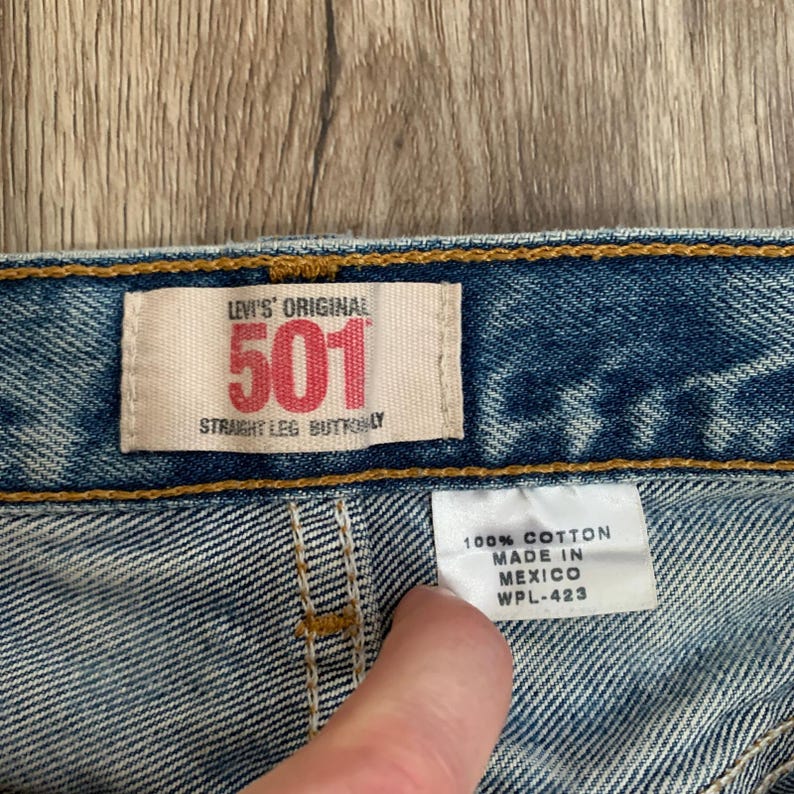 Jeans vintage Levi's 501 Buttonfly a gamba dritta, anni 2000 - taglia 32x32 immagine 2