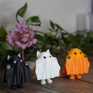 Ghost Kitty Figurine | 3D Printed Halloween Cat | Witchy Room Decor | Magical Fantasy Desk Accessory | Halloween Decoration Gift