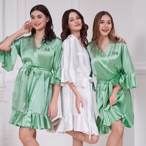 Bridesmaid Ruffle Robes, Bridesmaid Robes, Bridal Party Robes, Personalized Bridesmaid Robes, Custom robes, Maid Of Honor gifts, Ruffle Robe