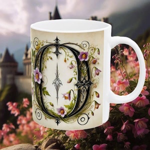 Letra O Caneca Monograma Inicial Personalizada Presente Flores Élficas Castelo Núcleo Conto de Fadas Xícara de Chá Amante de Café Tolkien Inspirado em Elfos
