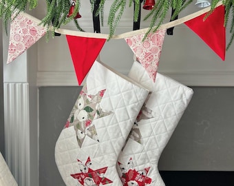 Handgemaakte gewatteerde kerstsokken – patchwork sterren feestdecoratie