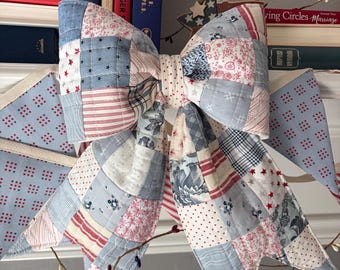 Lazo patriótico acolchado hecho a mano / Decoración americana en rojo, blanco y azul / Decoración rústica para el 4 de julio