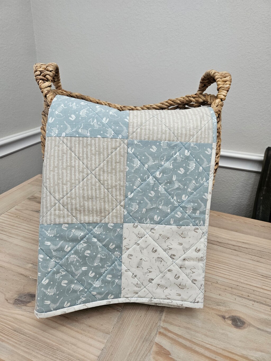 Biglietto Papyrus Baby Boy – Patchwork Blu Con Gemme E Goffratura, Busta Abbinata, Per Nascita O Baby Shower
