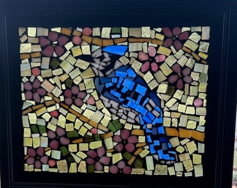 Vidriera mosaico Blue Jay en marco de madera