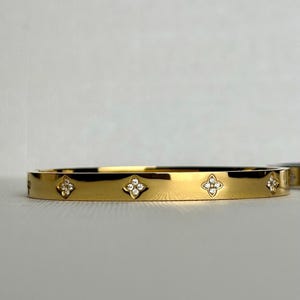 Lucky Me Clover Bangle