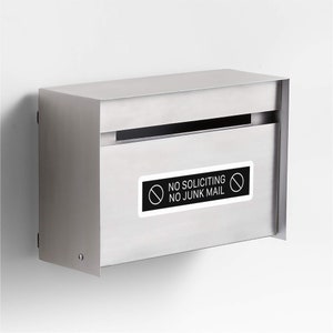 Naklejka winylowa „No Solicing No Junk Mail” do skrzynek pocztowych lub przegródek na listy – czarna z białym tekstem, minimalistyczny design