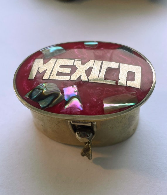 Red lacquer, and abalone inlay pillbox - image 2