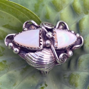 Vintage Navajo mother of pearl and Sterling Silver Ring