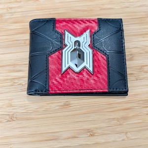 Cartera plegable con insignia de metal y logotipo de Spider-Man