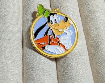 Goofy Face in Round Frame 1.5 Inch Metal Enamel Pin