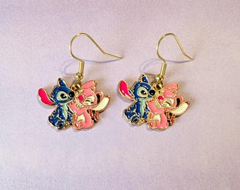 Pendientes de alambre francés en tono dorado de Stitch and Angel de 1" de ancho
