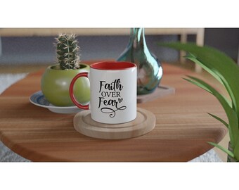 Alentar la taza de 11 oz "Faith Over Fear" - Taza de café de cerámica para la positividad, artículo de regalo cristiano ideal