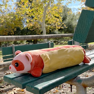 XL Frettchen Hot Dog mit Tasche für Heizkissen | 2 ft langes Stofftierkörperkissen zum Kuscheln, bei Krämpfen oder bei Schmerzen.