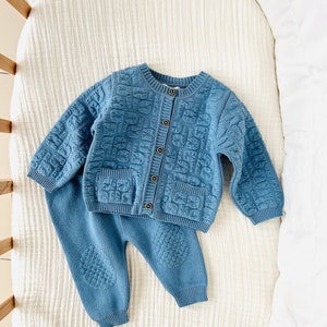 Knitwear baby suit, Baby knitted jacket, Toddler knitwear, Baby pants, Baby knitwear, Baby photo props, Baby boy outfit, Baby shower gift ブルー