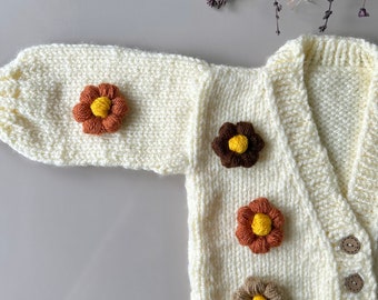 Cardigan floral, Cardigan marguerite poudré, Cardigan bébé en tricot, Cardigan tricoté main pour enfants, Pull à fleurs