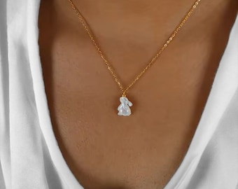 Collana con ciondolo coniglio lunare bianco delicato coniglietto collo regalo per il suo simbolo di accessorio minimalista fatto a mano in lapin, catena d'oro jewerly