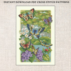 Könnte beinhalten: Kreuzstichmuster mit fünf bunten Schmetterlingen in einer Gartenlandschaft. Die Schmetterlinge sind von Blumen, Bäumen und einem Bach umgeben. Das Muster ist perfekt für Kreuzstich-Enthusiasten aller Niveaus.