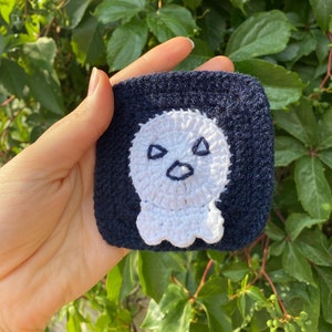 Halloween Ghost Granny Square Pattern with Step by Step Photo Tutorial, Spooky Halloween Themed Granny Square, Gothic Crochet Inspiration