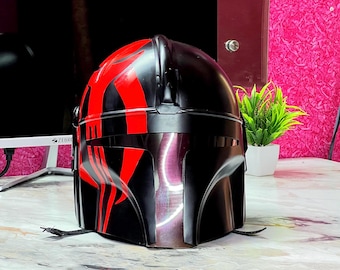 Elmo mandaloriano fatto a mano / Resina e fibra di vetro, simbolo del mitosauro rosso