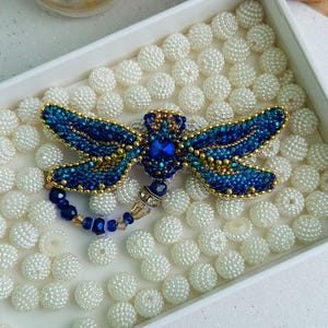 Kit de broderie de broche libellule en perles, ensemble complet de travaux manuels pour adultes, motif de broche insecte, cadeau parfait pour maman ou soeur