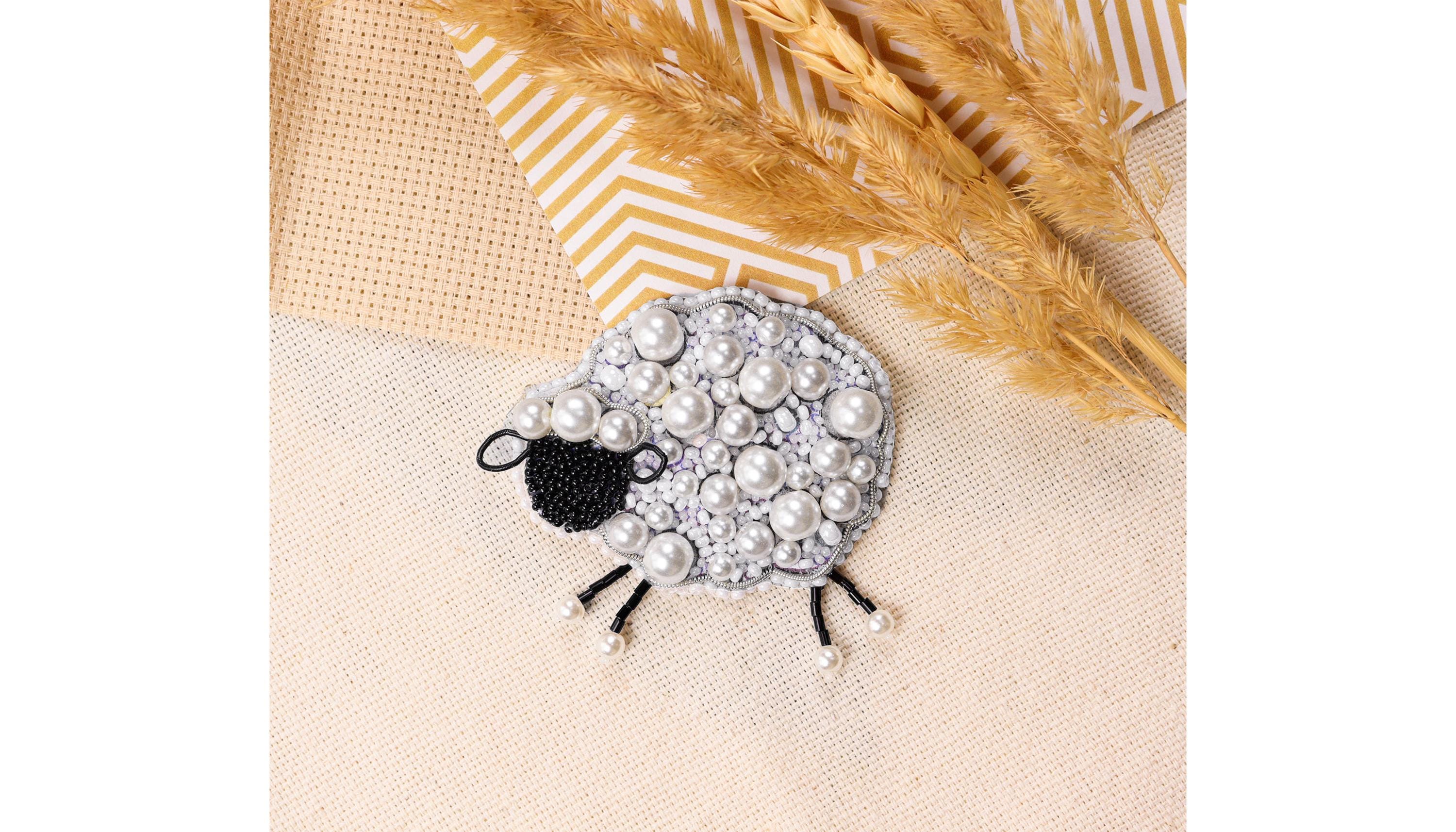 Broche Mouton En Métal Argenté Avec Perles Blanches - Style Mignon Et Délicat - Neuf Sans Emballage