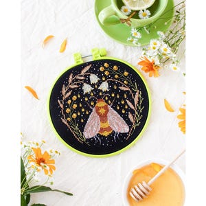 Cross Stitch Kit "Sweet Nectar" – Bee Cross Stitch Pattern, DIY Embroidery for Nature Lovers and Home Décor or Gift For Her, Abris Art