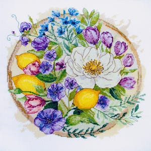 Zitrone Kreuzstich Stickpackung, Blumen Stickmuster mit violetten Blumen, DIY Nadelspitzen Kit für Erwachsene, Frühlingsgeschenk