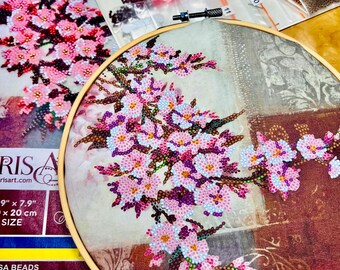 一点物✨美品✨ビーズバッグ　刺繍　お花柄　総柄　レトロ　着物 和装　桜　桜柄 桜田ひよりブランド振袖ネットレンタル 正統派古典 白/エンジ 和柄