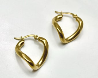 Créoles torsadées en plaqué or 18 carats - Mini créoles sculpturales organiques, pièce tendance de tous les jours