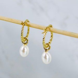 Vergoldetes 925er Sterlingsilber-Perlen-Creolen Kleine Gold-Creolen Perlenohrringe Perlen-Charme-Ohrringe Geschenk für sie Pearl Drop Creolen