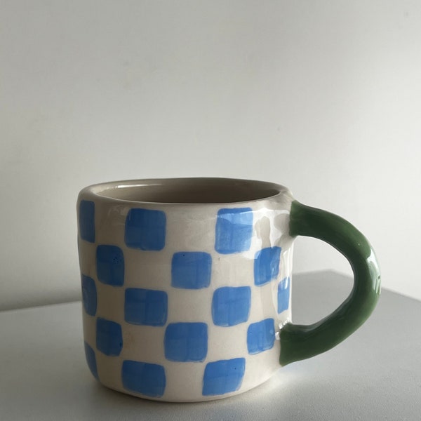 Taza de ceramica hecha a mano